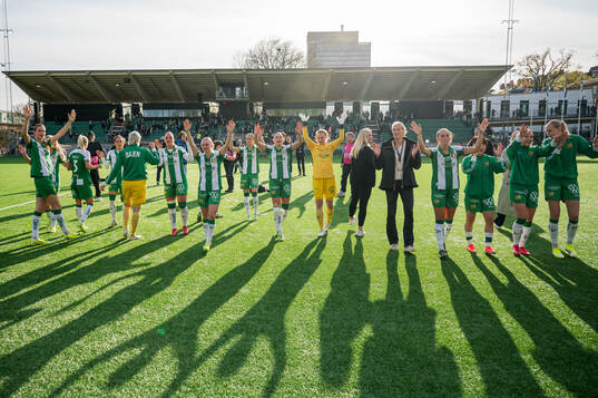 Hammarbys spelare jublar