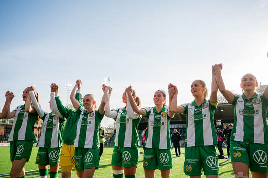 Hammarbys spelare jublar