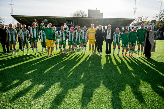 Hammarbys spelare jublar