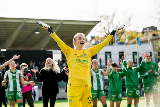 Hammarbys målvakt Anna Tamminen jublar