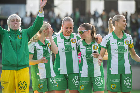 Hammarbys spelare jublar