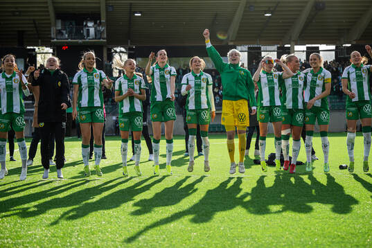 Hammarbys spelare jublar