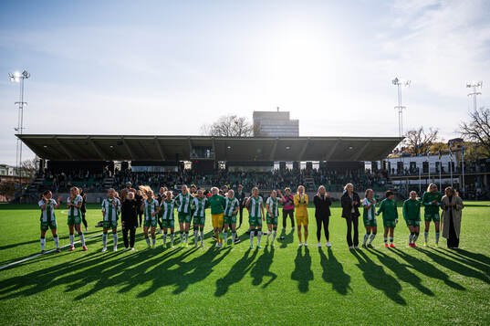 Hammarbys spelare jublar