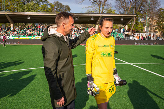 Hammarbys tränare Martin Sjögren och målvakt Anna