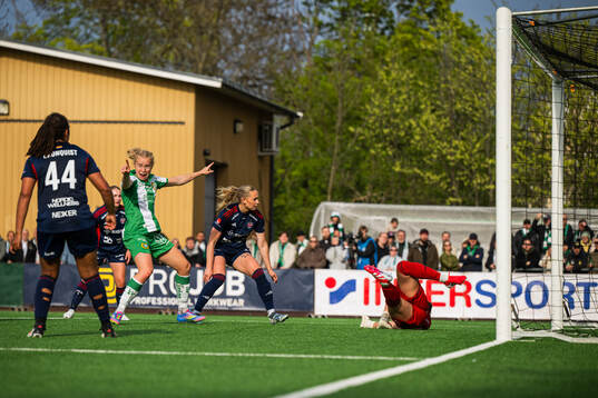 Hammarbys Julie Blakstad jublar