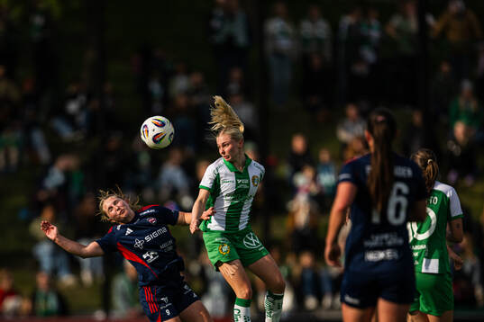 Rosengårds Hanna Andersson och Hammarbys Emilie Joramo