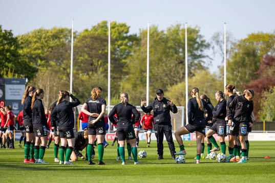 Varbergs tränare Pär Munther med laget