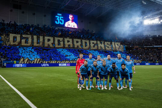 The starting eleven of Djurgården with the back row from