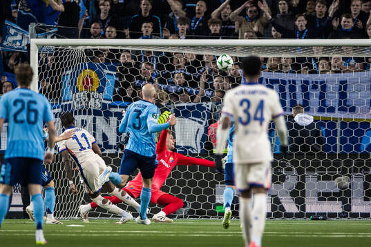 Noni Madueke of Chelsea and goalkeeper Jacob Rinne of