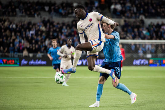 Benoit Badiashile of Chelsea and August Priske Flyger of