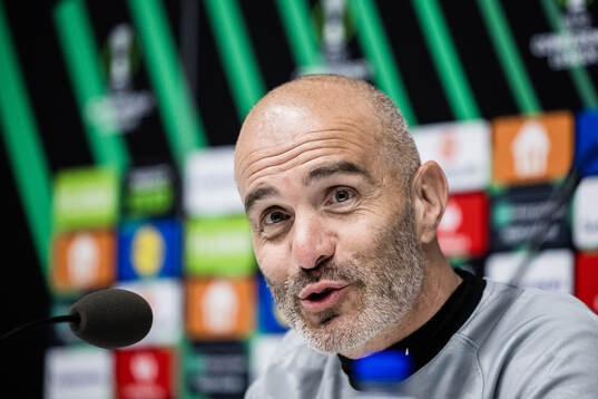 Coach Enzo Maresca of Chelsea