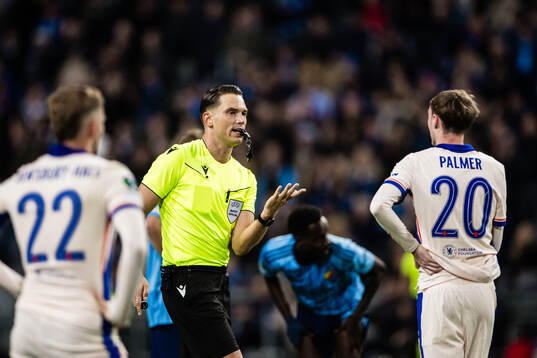Referee Sandro Schärer and Cole Palmer of Chelsea