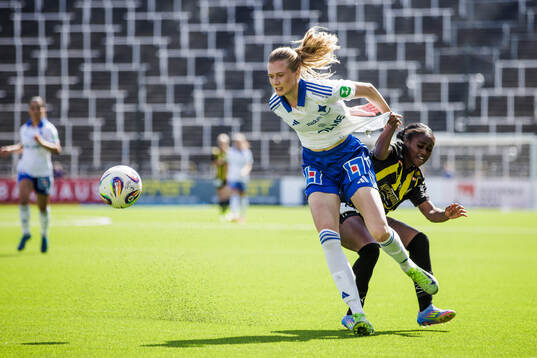 IFK Norrköpings Ebba Handfast och Häckens Monica Jusu Bah
