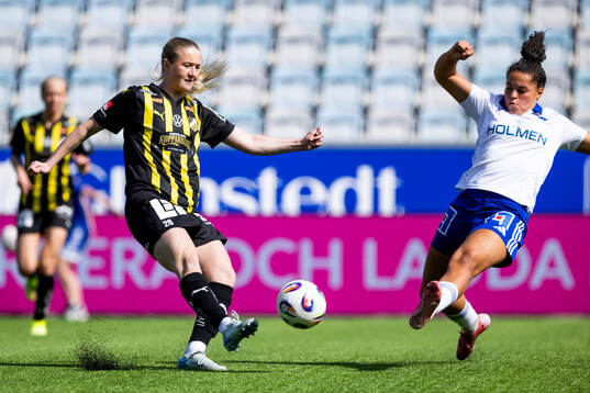 Häckens Alexandra Larsson och IFK Norrköpings Jada