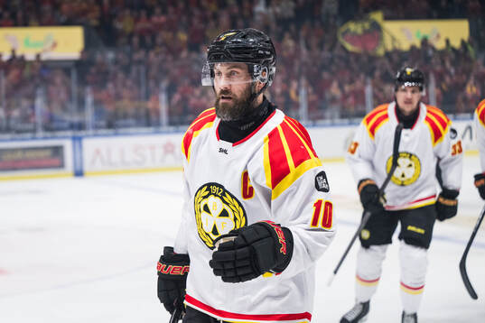 Brynäs Johan Larsson jublar