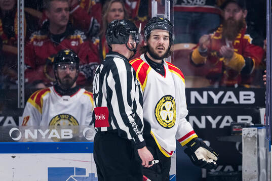 Brynäs Charles-Édouard D'astous reagerar