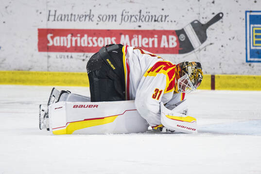 Brynäs målvakt Erik Källgren har ont