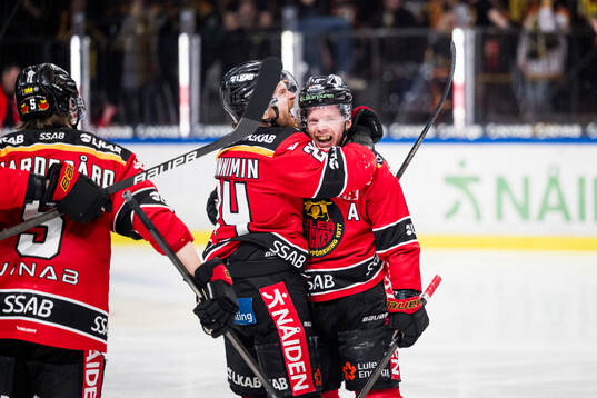 Luleås Brendan Shinnimin och Brian O'neill jublar
