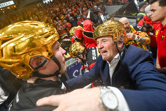 Luleås tränare Thomas Berglund jublar