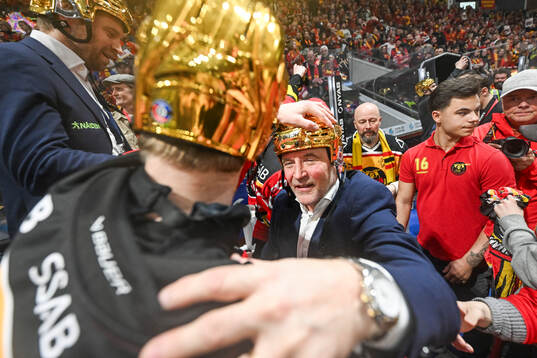 Luleås tränare Thomas Berglund jublar