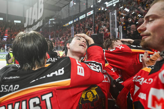 Luleås målvakt Matteus Ward jublar