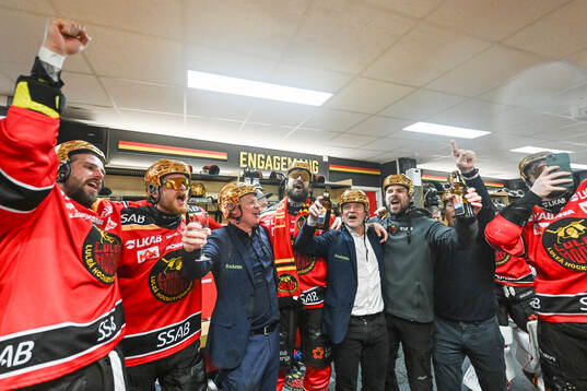 Luleås tränare Thomas Berglund och Frederic Allard jublar