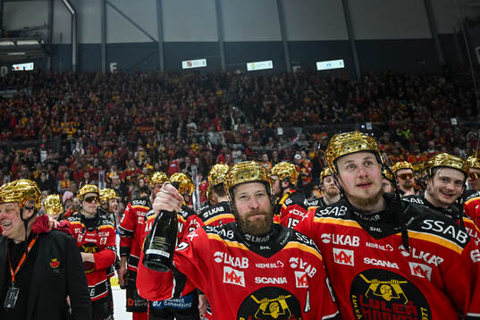 Luleås Linus Omark och Jonas Berglund jublar