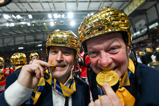 Luleås tränare Thomas Berglund  jublar