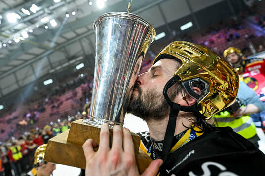 Luleås Mathias Bromé  jublar