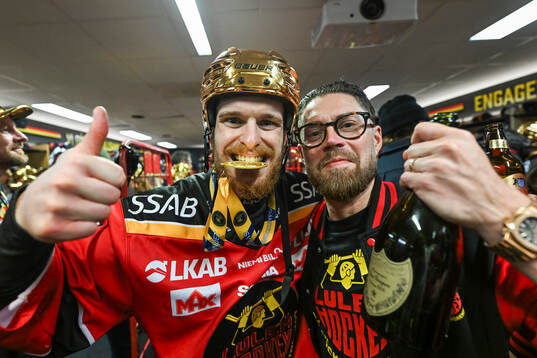 Luleås Brendan Shinnimin och Jacob Porsér jublar