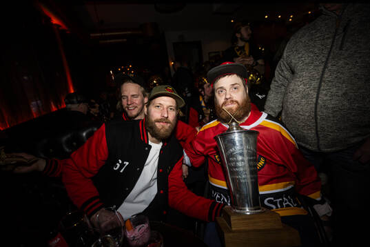 Luleås Linus Omark poserar med Le Mat pokalen på