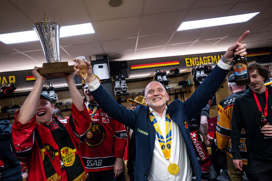 Luleås tränare Thomas Berglund jublar