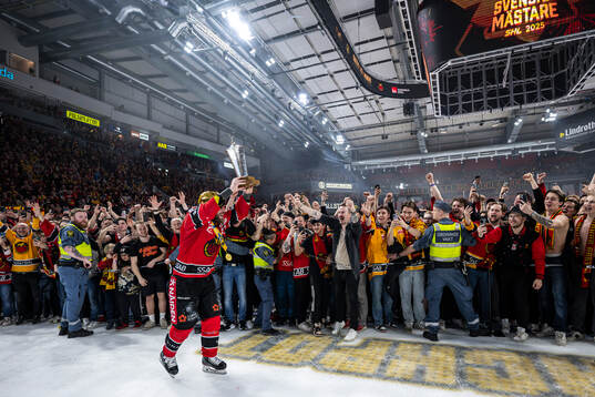 Luleås Linus Omark jublar med Le Mat pokalen