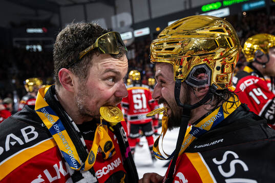 Luleås Erik Gustafsson och Mathias Bromé jublar med sina
