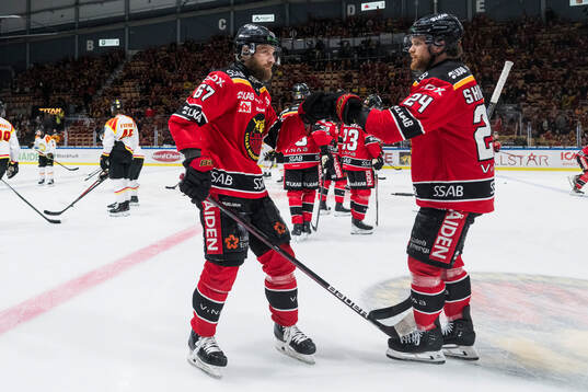 Luleås Linus Omark och Brendan Shinnimin