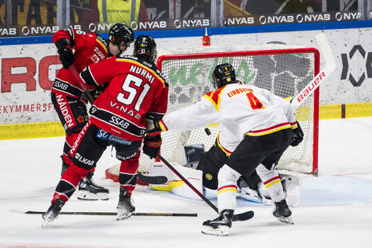 Luleås Pontus Andreasson gör 1-1 bakom Brynäs Erik