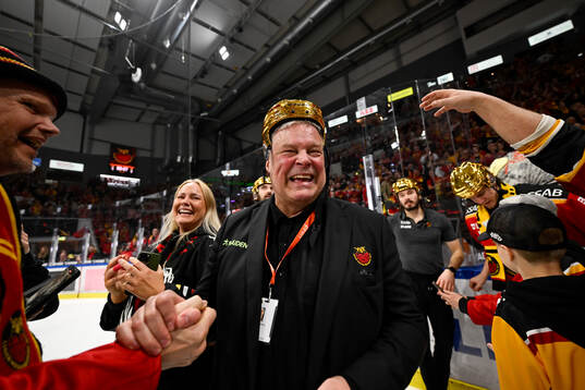 Luleås sportchef Thomas Fröberg jublar