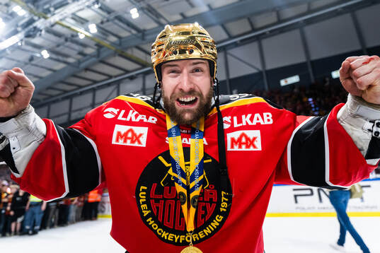Luleås målvakt Joel Lassinantti jublar