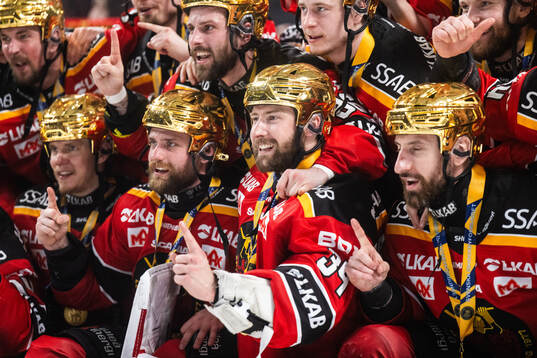 Luleås målvakt Joel Lassinantti jublar