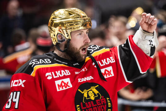 Luleås målvakt Joel Lassinantti jublar