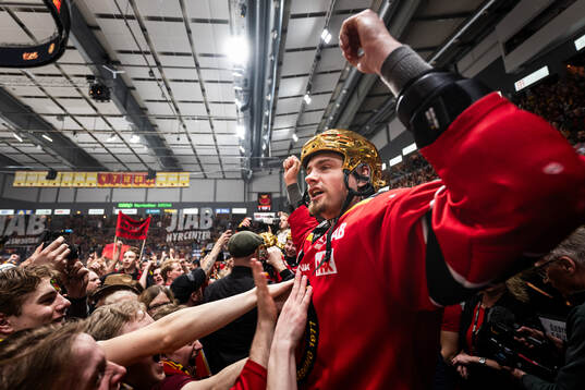 Luleås Markus Nurmi jublar