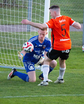 Kristianstads målvakt Otto Larsson Wågert fångar bollen