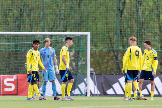 Gabriel Duarte Santos, goalkepper Svante Stangenberg and