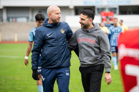 Ariana FCs tränare Mattias Lindström och Ariana FCs