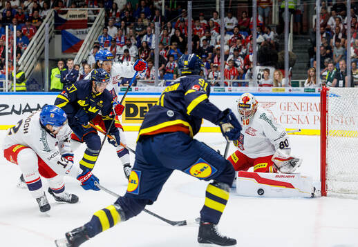Isac Lunderström of Sweden against Daniel Gazda, Jiri