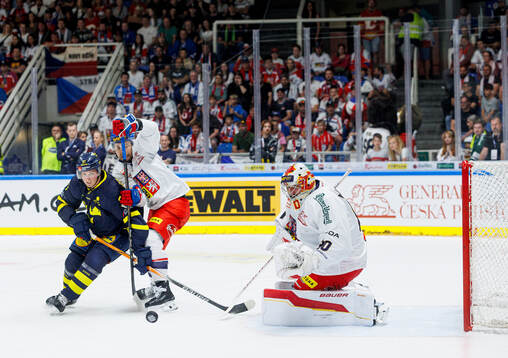 Isac Lunderström of Sweden against Daniel Gazda and