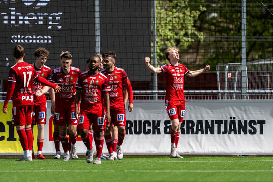 Skövde AIKs Elias Nordström jublar