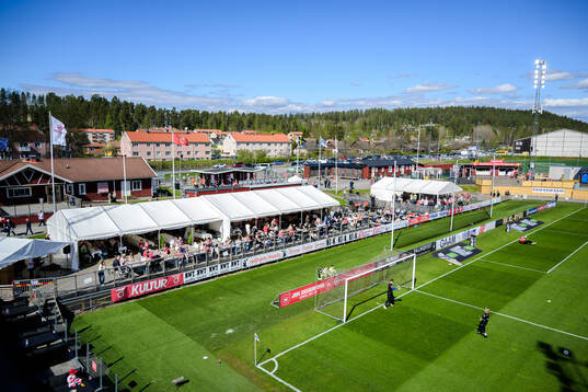 Vy över Stora Valla och restauranger