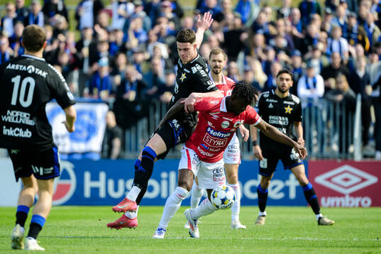 Sirius Robbie Ure och Degerfors Mamadouba Diaby