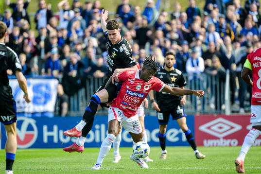 Sirius Robbie Ure och Degerfors Mamadouba Diaby
